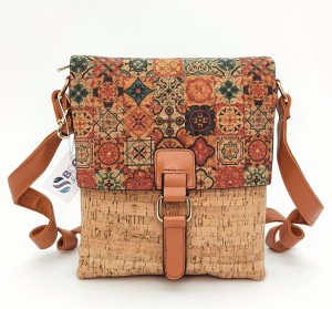 Torebka korkowa listonoszka wegańska z klapą dwukomorowa z korka naturalnego