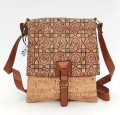Torebka-korkowa-listonoszka-damska-wegańska-z-korka-z-klapą-crossbody-ekologiczna-less-waste-cork-ekomoda-praktyczna-pojemna-wzór-orientalny1-kolor-beżowy-SbagNatural.pl