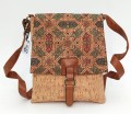 Torebka-korkowa-listonoszka-damska-wegańska-z-korka-z-klapą-crossbody-ekologiczna-less-waste-cork-ekomoda-praktyczna-pojemna-wzór-orientalny-kolor-beżowy-SbagNatural.pl