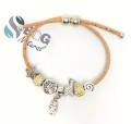 Bransoletka-korkowa-Charms-wegańska-z-korka-naturalnego-z-regulacją-ekologiczna-biżuteria-kolor-beżowy-srebrny-żółty-SBagNatural.pl