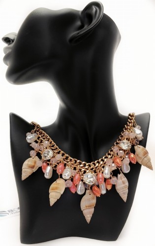 naszyjnik-boho-muszle-kryształy-perły-koraliki-łańcuch-złoty-choker-glamour-kolia-wegańska-biżuteria-kolor-beżowy-koralowy-złoty-SBagNatural.pl