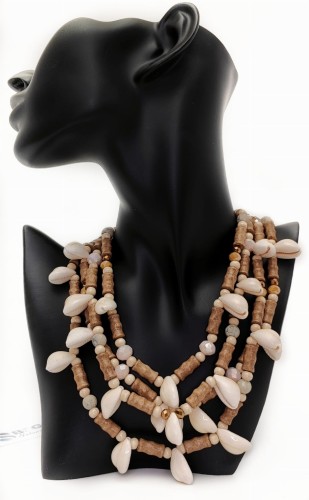 naszyjnik-boho-morski-muszelki-kauri-drewniane-korale-wielorzędowy-beach-wegański-biżuteria-damski-kolor-ecru-brązowy-SBagNatural.pl
