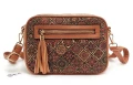 Torebka-Damska-Listonoszka-Korkowa-Wegańska-Dwukomorowa-Z-Korka-Ekologiczna-Lekka-Pojemna-Praktyczna-Z-Chwostem-Kieszonki-Crossbody-Kolor-Beżowa-Wzór-Mandala-Red-SBagNatural.pl