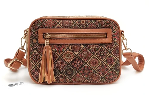 Torebka-Damska-Listonoszka-Korkowa-Wegańska-Dwukomorowa-Z-Korka-Ekologiczna-Lekka-Pojemna-Praktyczna-Z-Chwostem-Kieszonki-Crossbody-Kolor-Beżowa-Wzór-Mandala-Red-SBagNatural.pl
